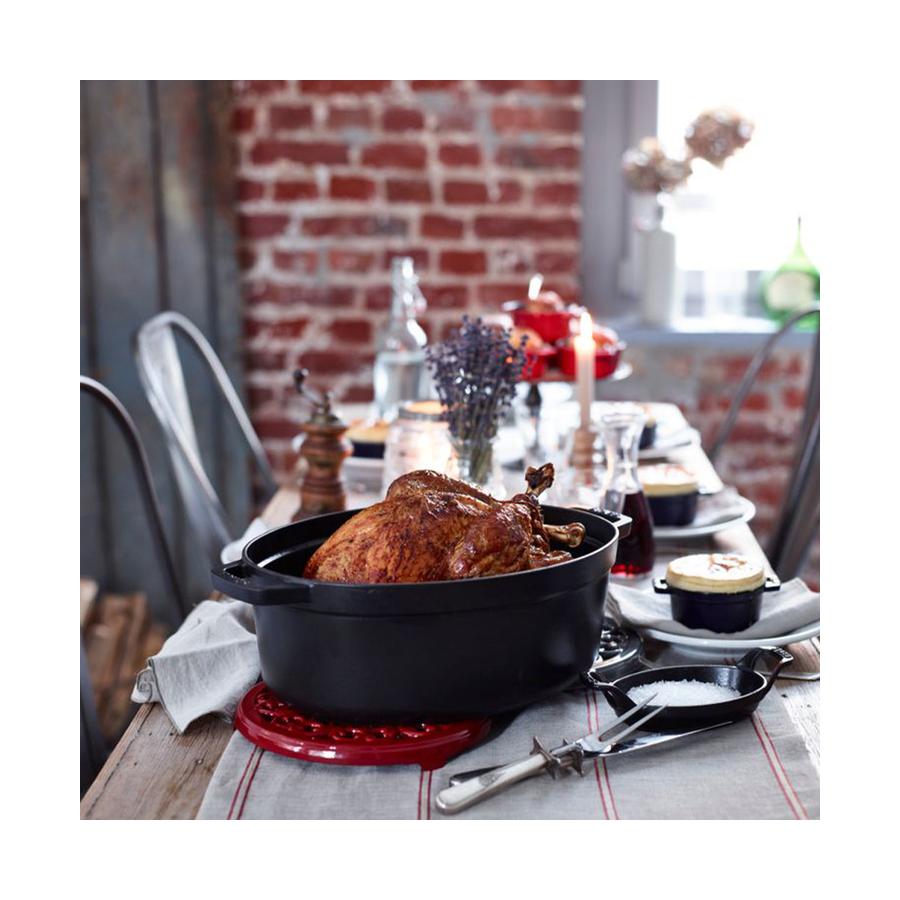 Staub 31cm (5.5L) Oval Cocotte Black Black
