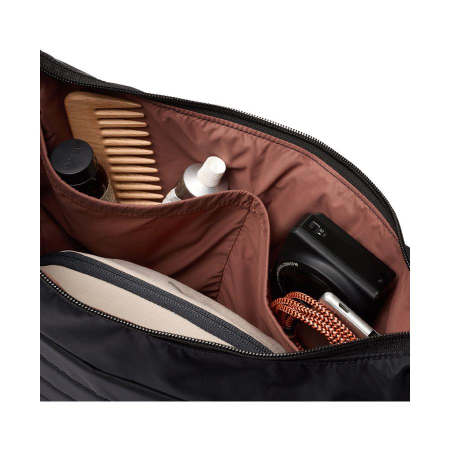 Bellroy Laneway Crescent Bag 7L Ink Ink