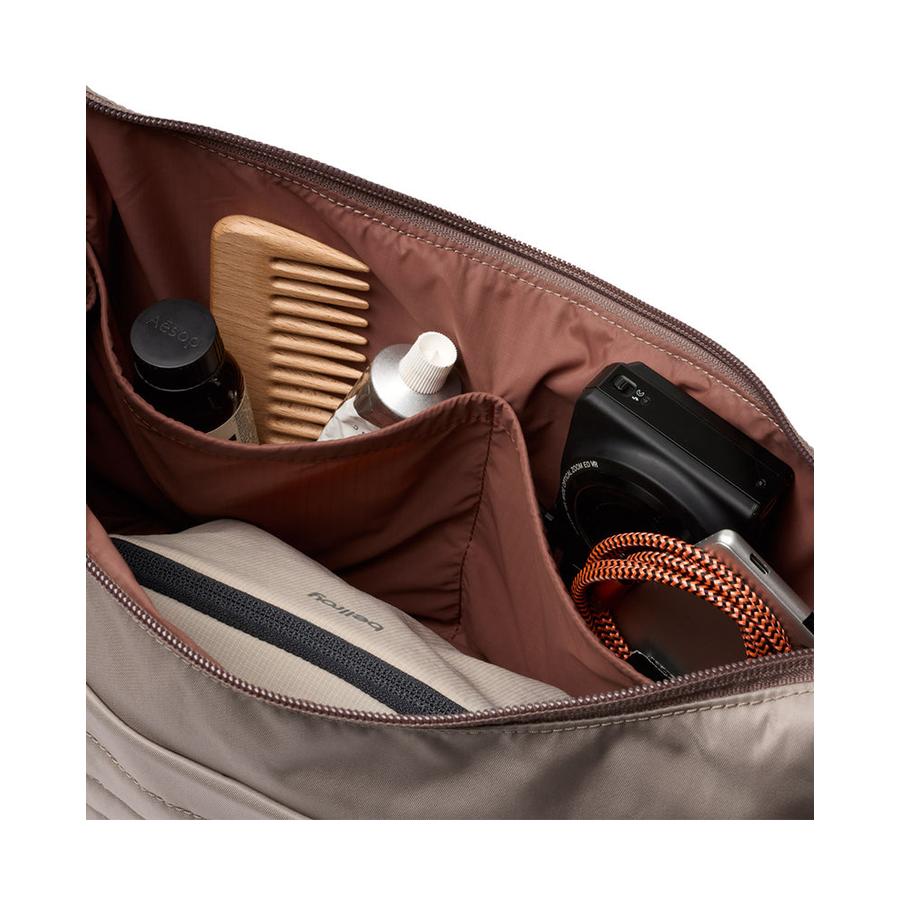 Bellroy Laneway Crescent Bag 7L Fawn Fawn