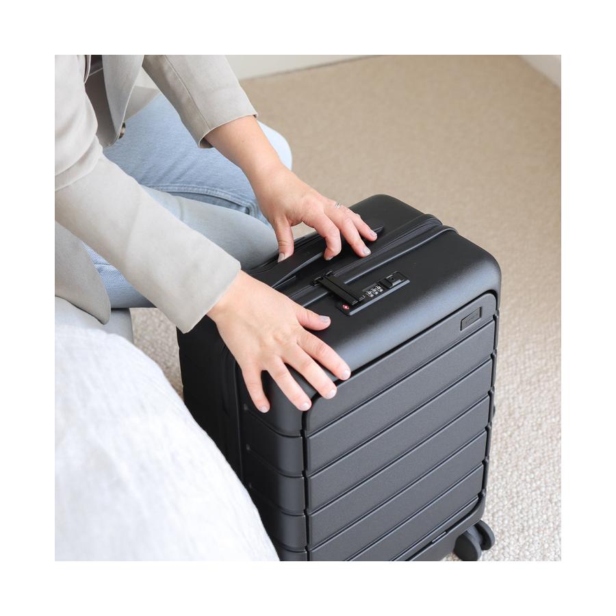 Arlo Pro Front Access Carry-On Black