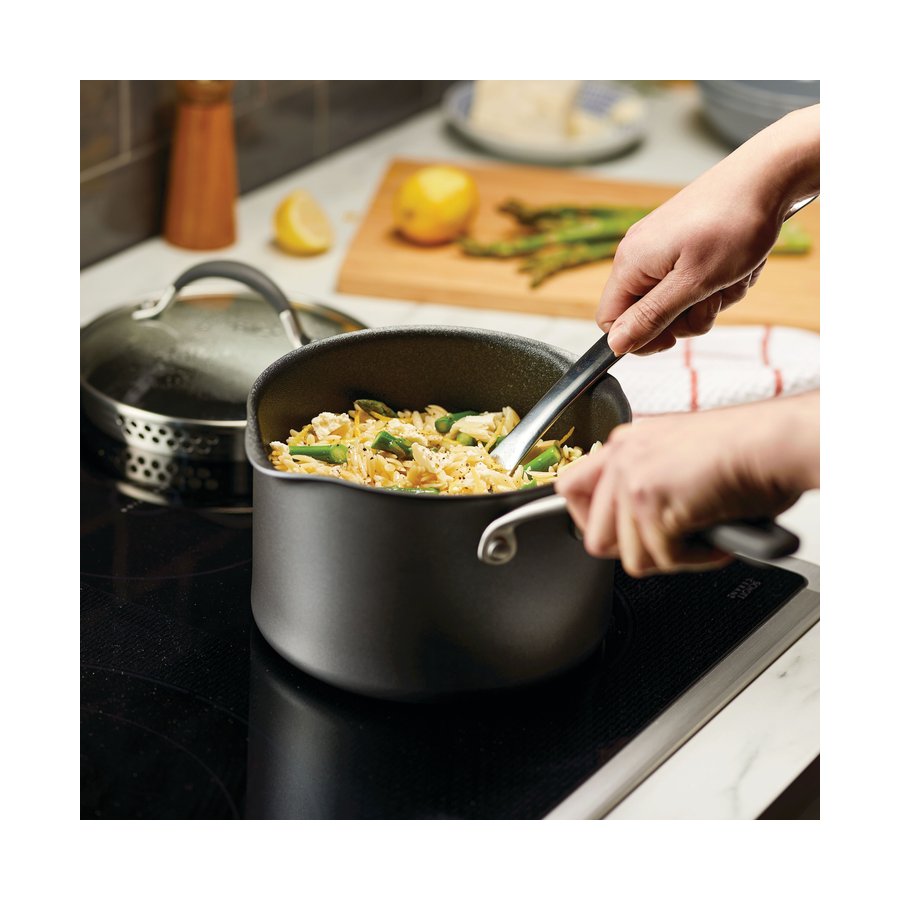 Circulon ScratchDefense A1 18cm Covered Saucepan Black Black