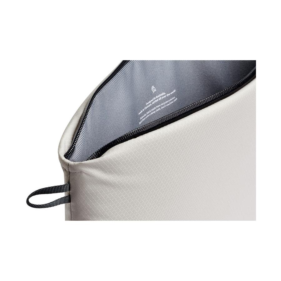 Bellroy Lite 16" Laptop Sleeve Chalk Chalk