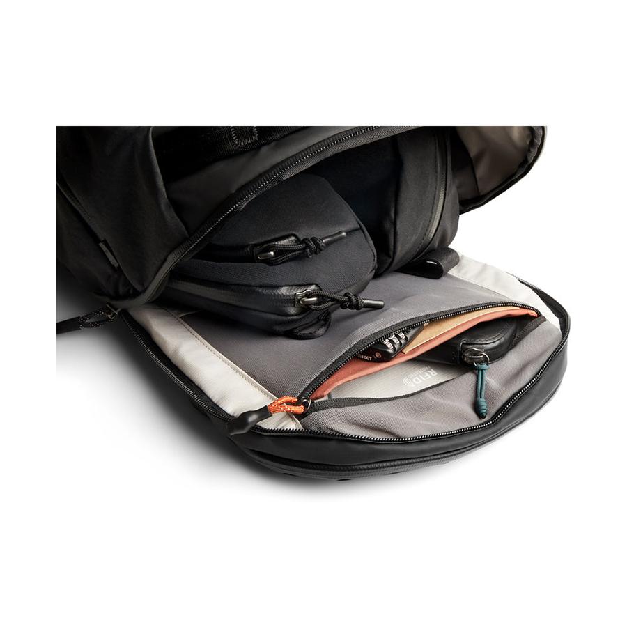 Bellroy Venture Travel Pack 26L Jet Black Jet Black
