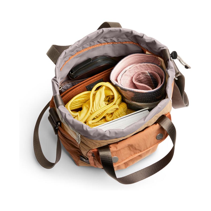 Bellroy Cinch Bucket Bag Sand Dune Sand Dune