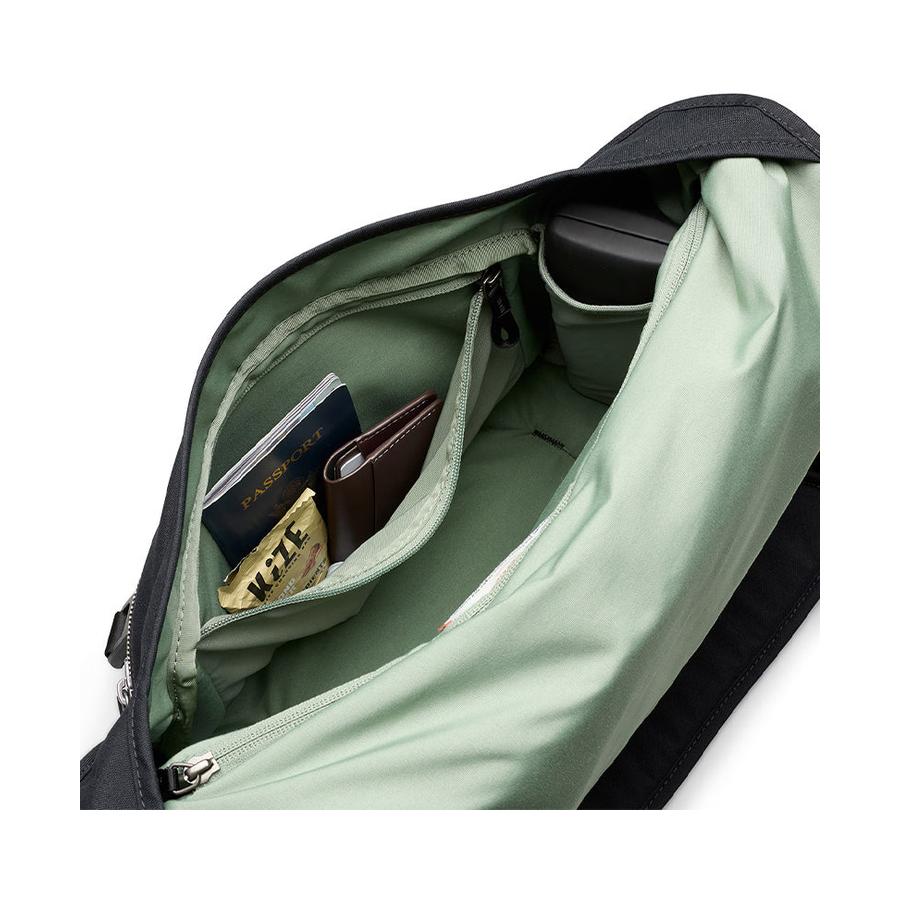 Bellroy Classic Messenger Black Black