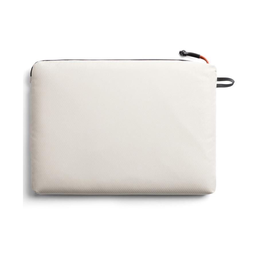 Bellroy Lite 16" Laptop Sleeve Chalk Chalk