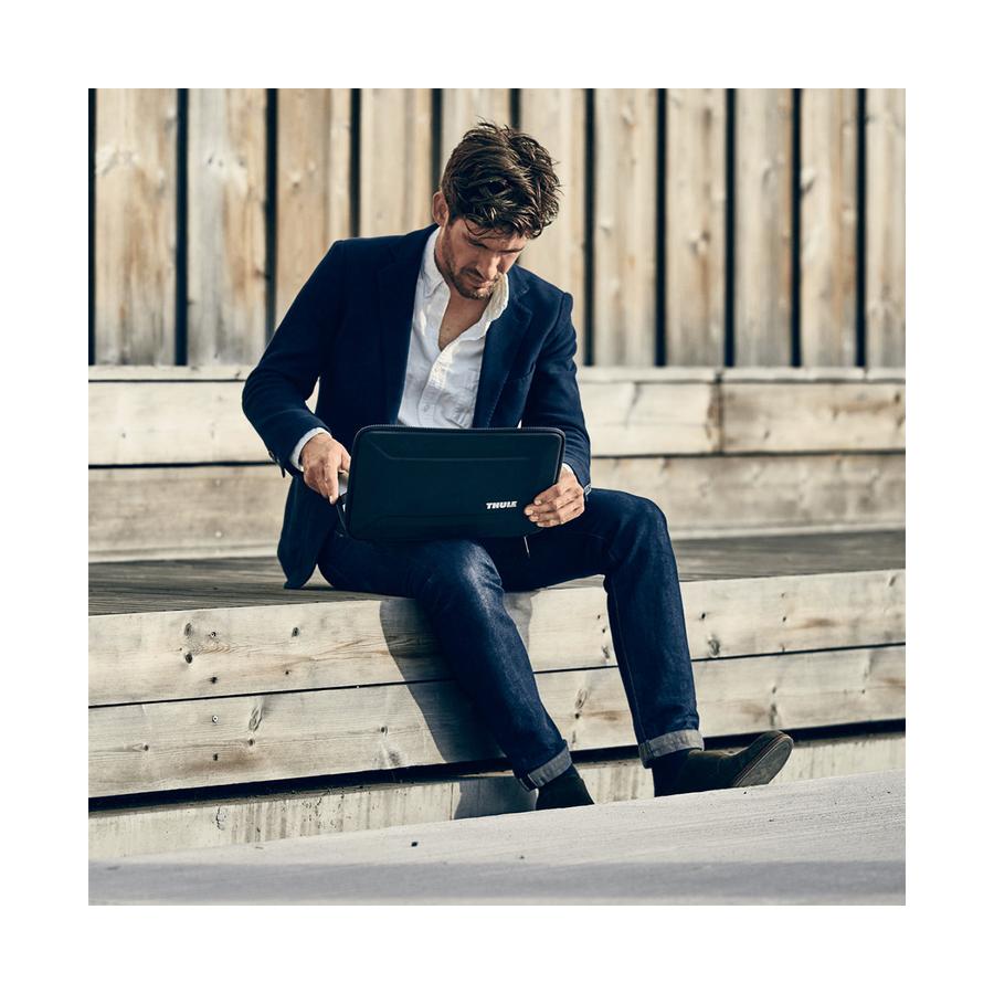 Thule Gauntlet 4.0 Macbook Pro 14" Laptop Sleeve Black Black