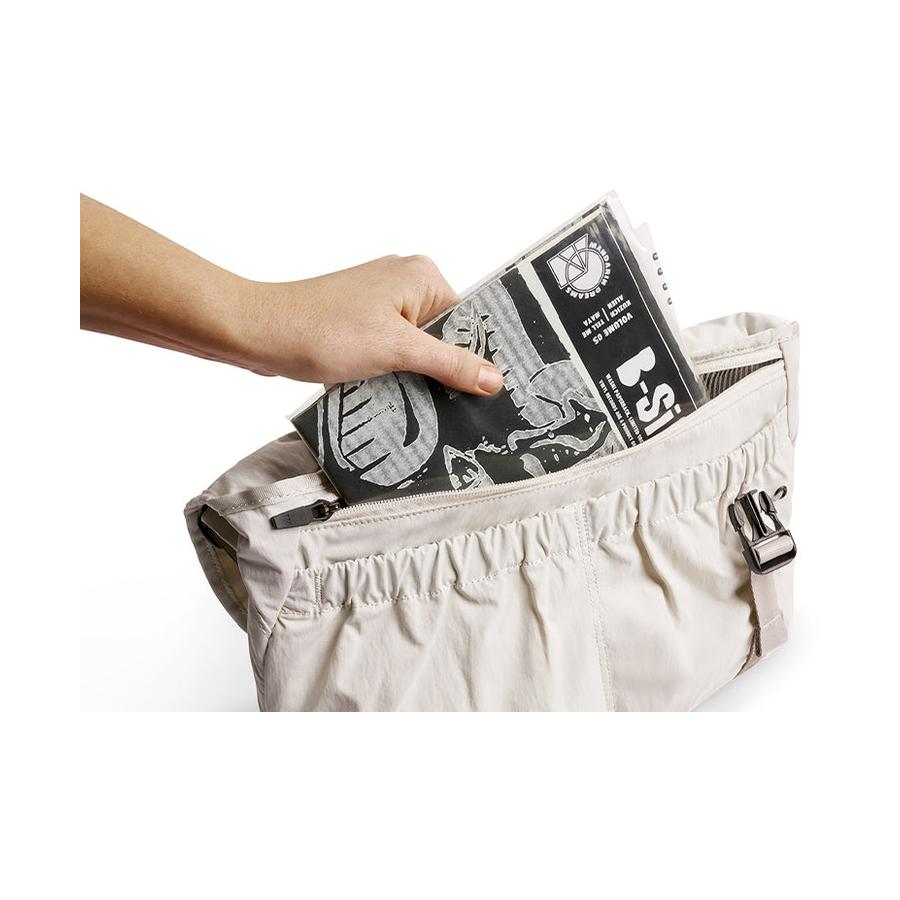 Bellroy Cinch Messenger Oat Oat