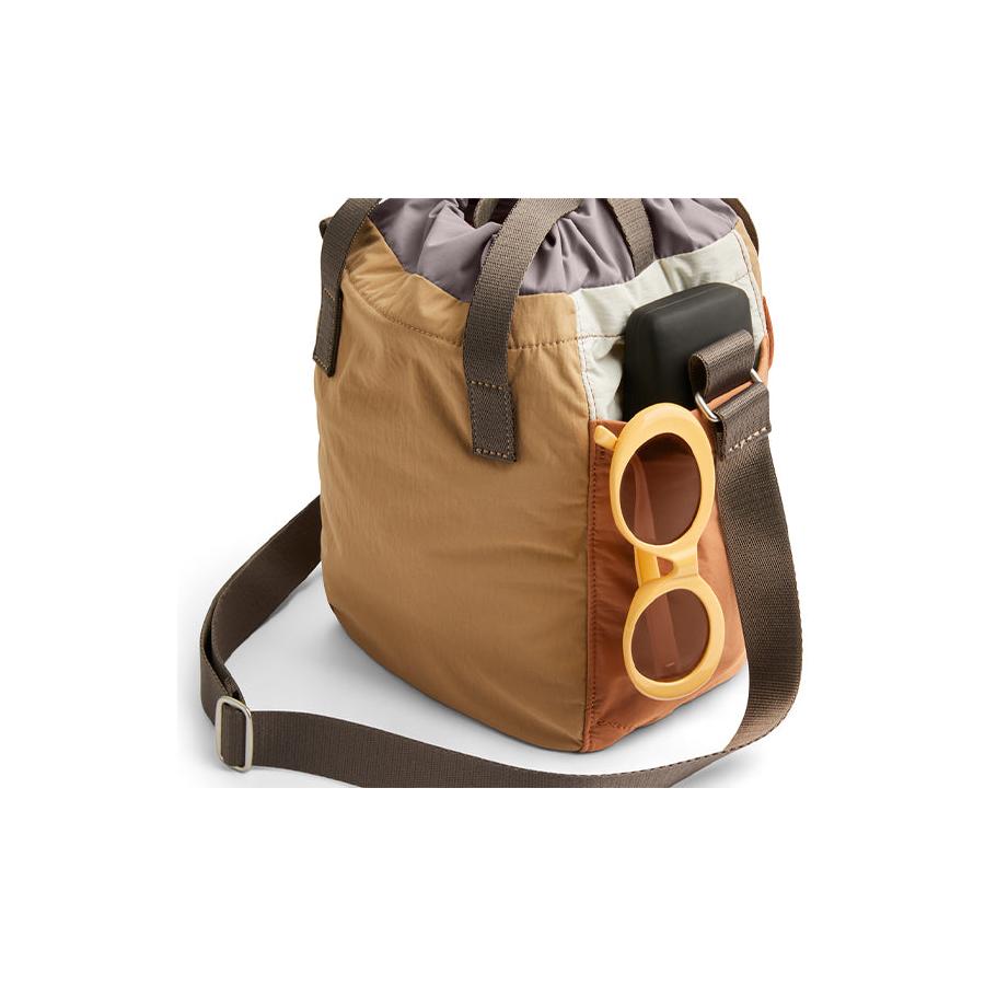 Bellroy Cinch Bucket Bag Sand Dune Sand Dune