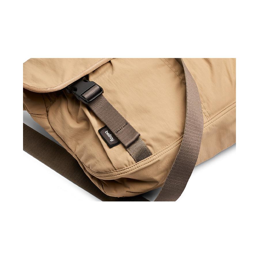 Bellroy Cinch Messenger Sand Dune Sand Dune