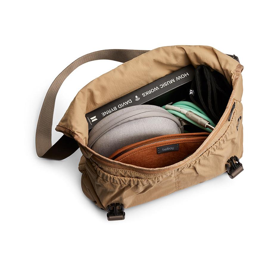 Bellroy Cinch Messenger Sand Dune Sand Dune
