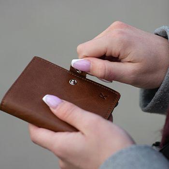women hands closing her wallet