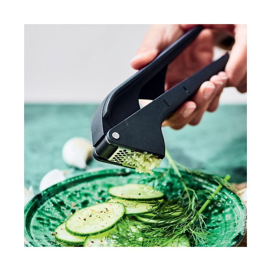 Tupperware Ergologics Garlic Press Black Black