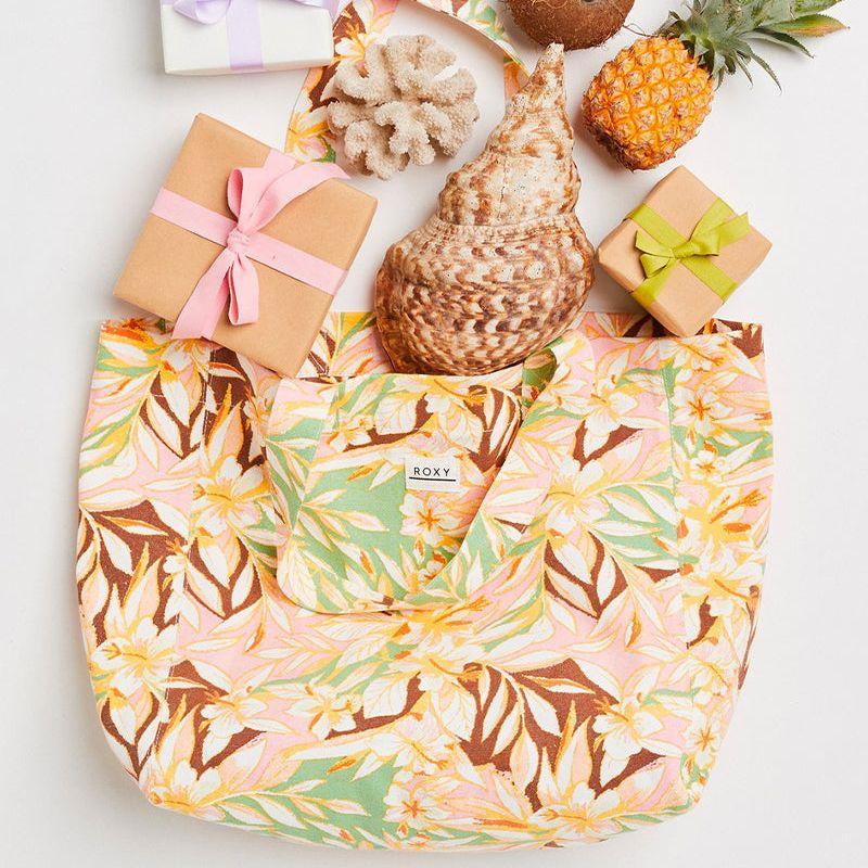 Roxy Tote with accessories 