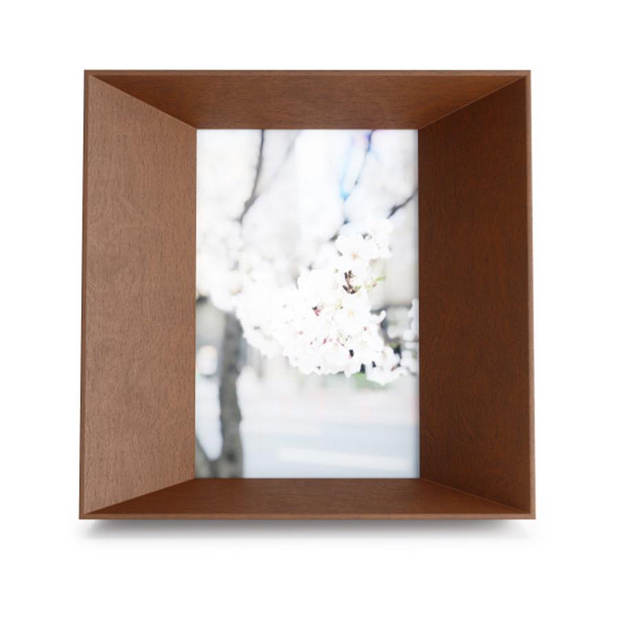 Umbra Lookout Picture Frame (10cm x 15cm) Light Walnut Light Walnut
