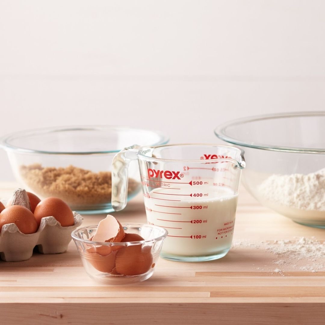 Pyrex measuring jug with milk