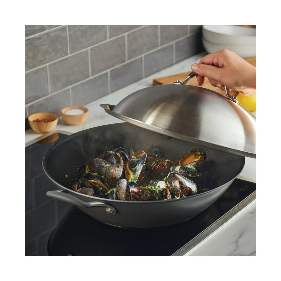 Circulon ScratchDefense A1 36cm Covered Wok Black Black