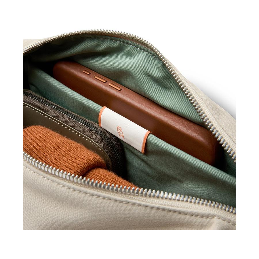 Bellroy Classic Sling 5L Tahini Tahini